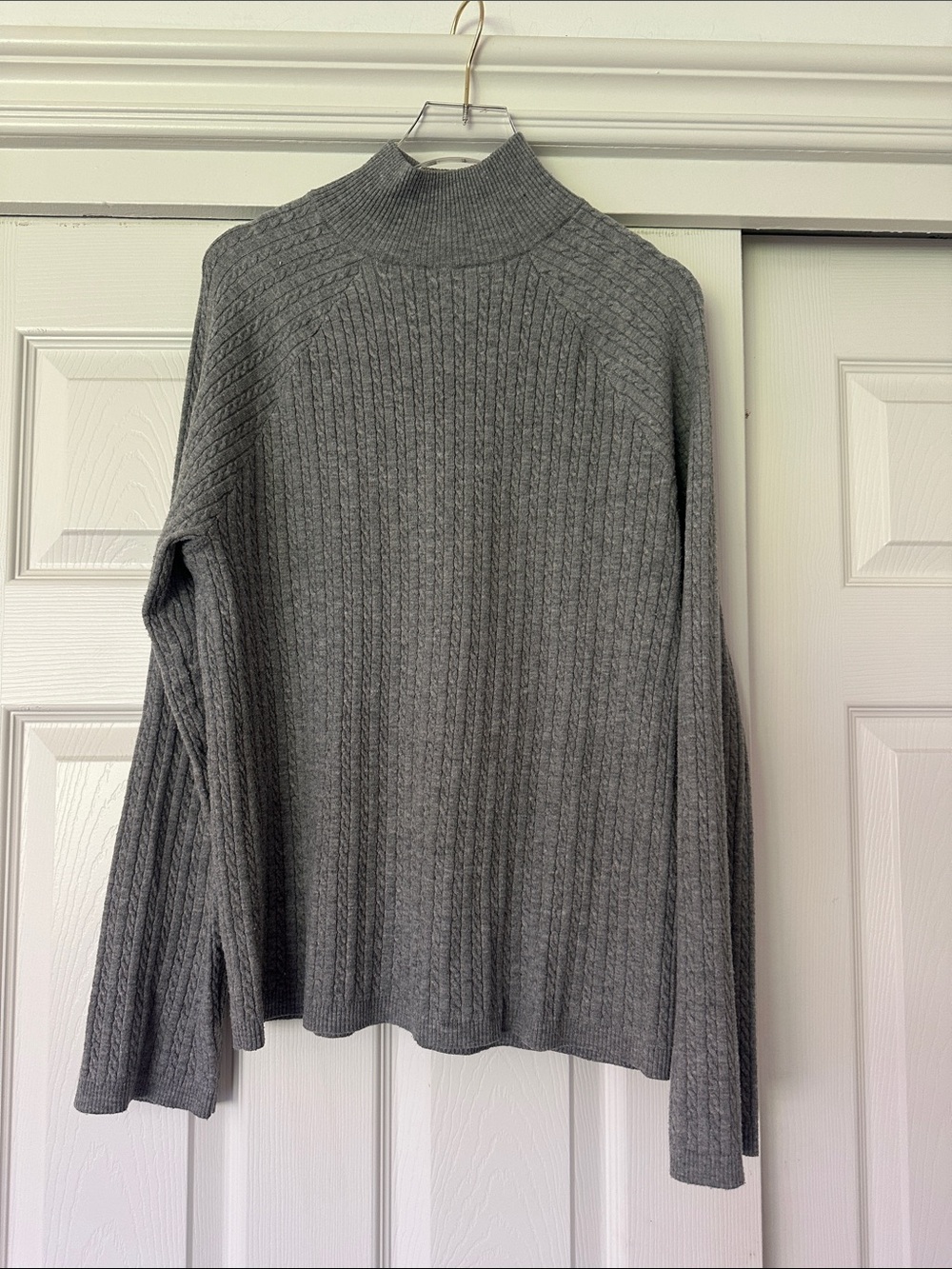 Rachel Parcell Light Gray Ribbed Knit Sweater